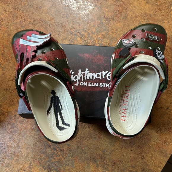 CROCS ALL TERRIAN NIGHTMARE ELM STREET SIZE 11 - Picture 2 of 4